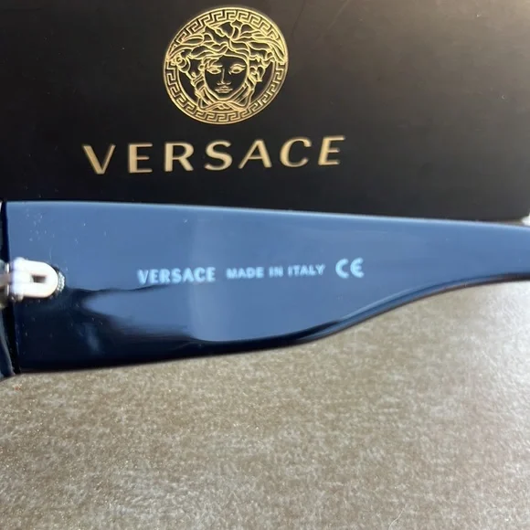 Versace black plastic sunglasses with stone details on temples - Picture 5 of 9